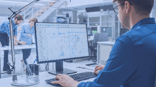 engineer meninjau data teknis dan drawing proyek dalam lingkungan kerja terkontrol